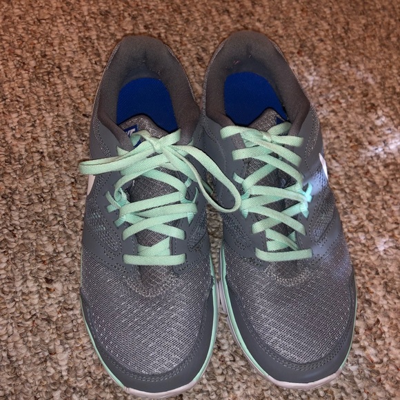 Nike Gray and Teal Running Shoes Sneakers - Picture 3 of 6